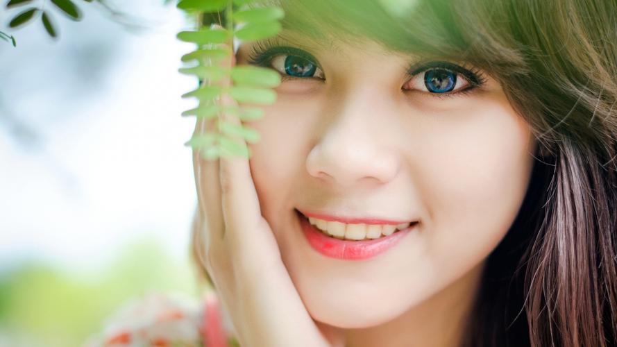 重庆高温天气持续 大熊猫等动物享夏日“清凉套餐”